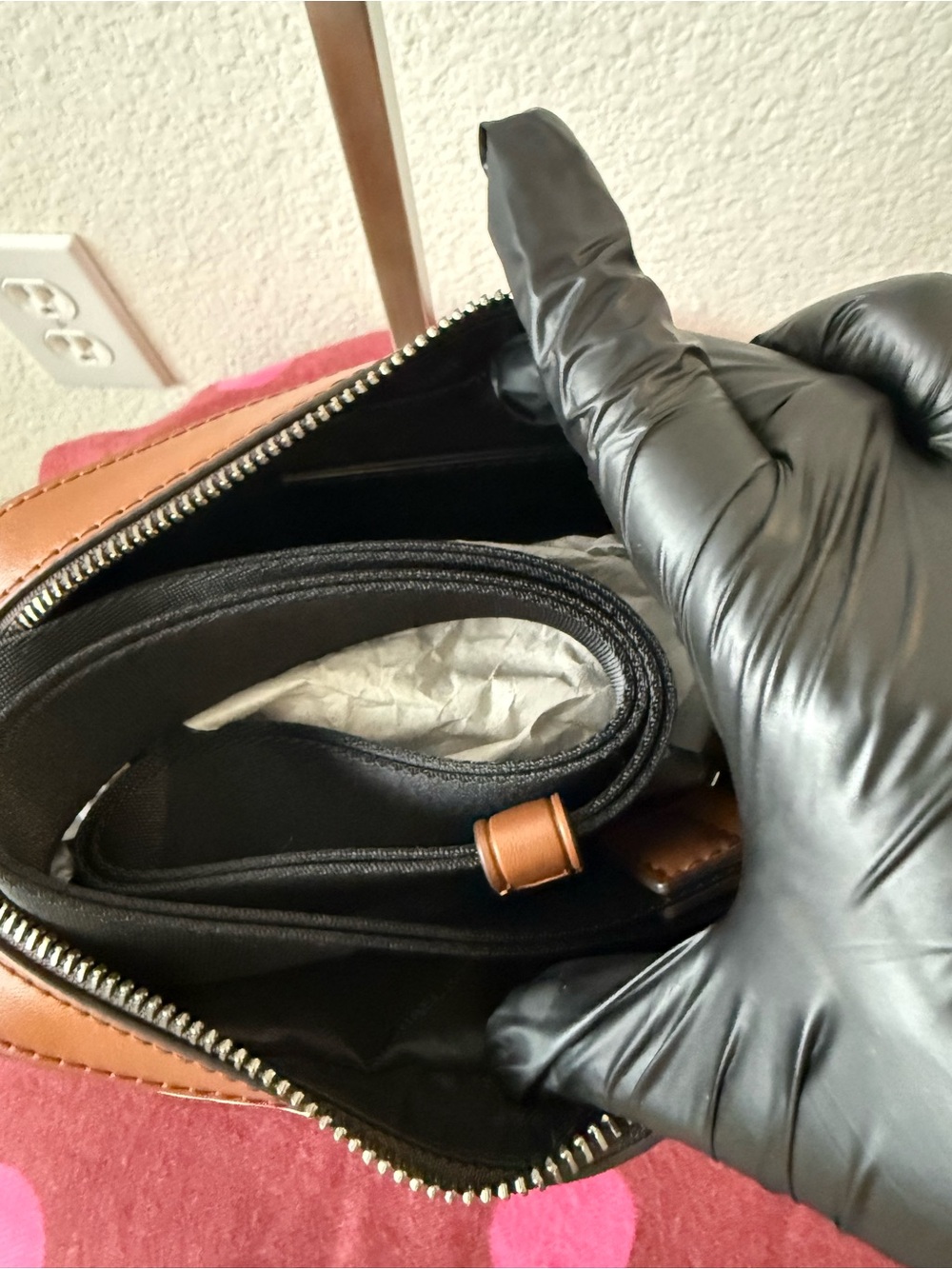 Michael Kors Cooper Leather Flight Bag Brown Crossbody NWT - Picture 4 of 9